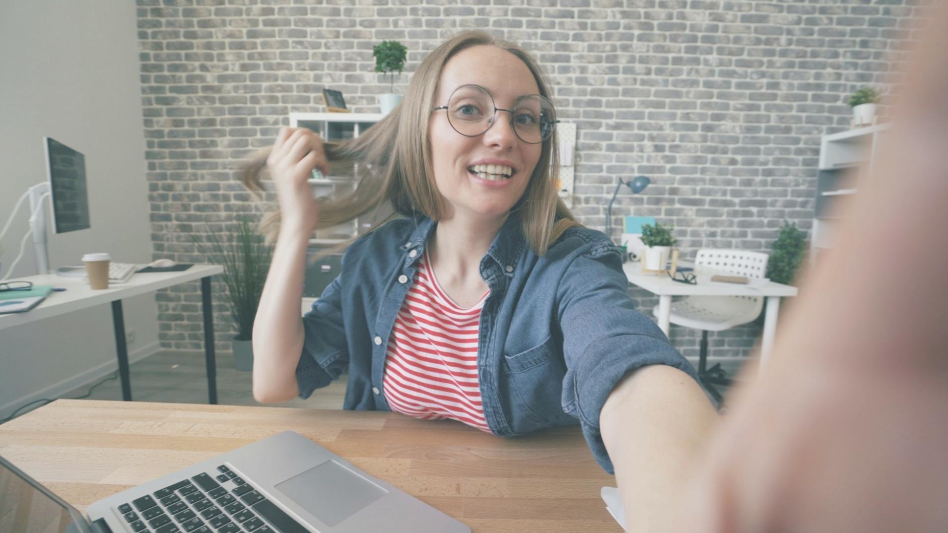 Detaillierte Charaktermodelle in verschiedenen Entwicklungsstufen